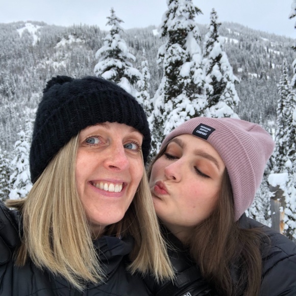 Meet your Posher, Claudia - Picture 1 of 1